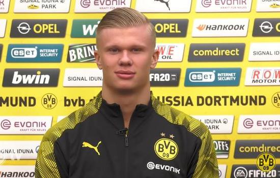 巴西中卫古斯塔沃入籍越南，将改名杜飞龙代表越南队