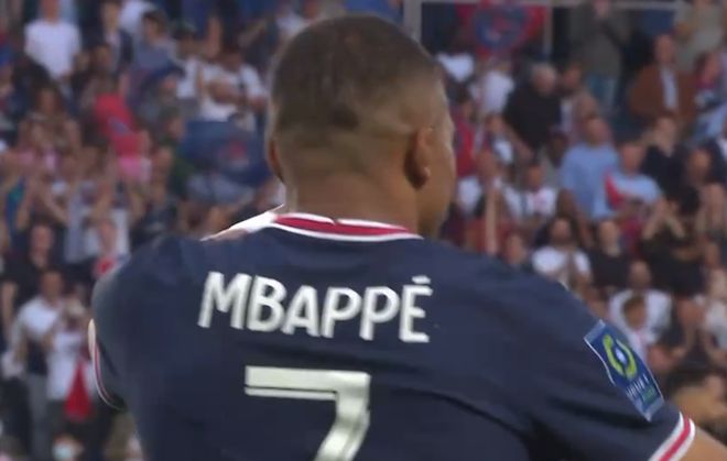 圣诞工作被批没家人，罗马诺怼网友：你发的比我多，管好自己（被骂圣诞还工作没家人？罗马诺回击：你发得比我多，先管好自己）