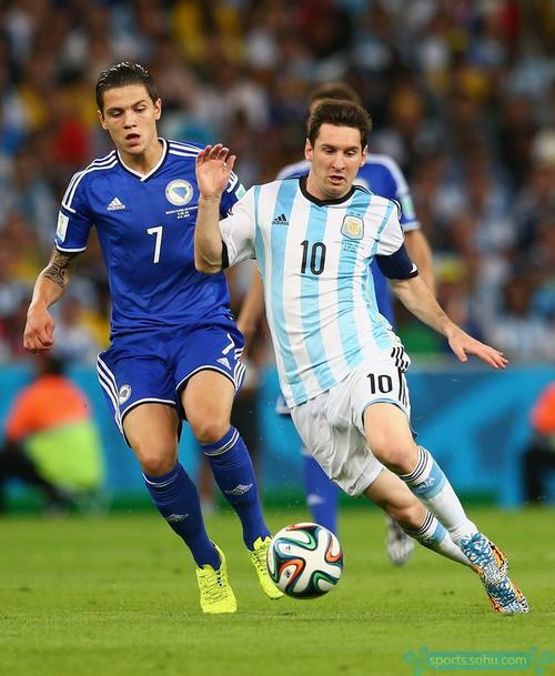 尤文vs卡利亚里：弗拉霍维奇、伊尔迪兹首发，佩林出战