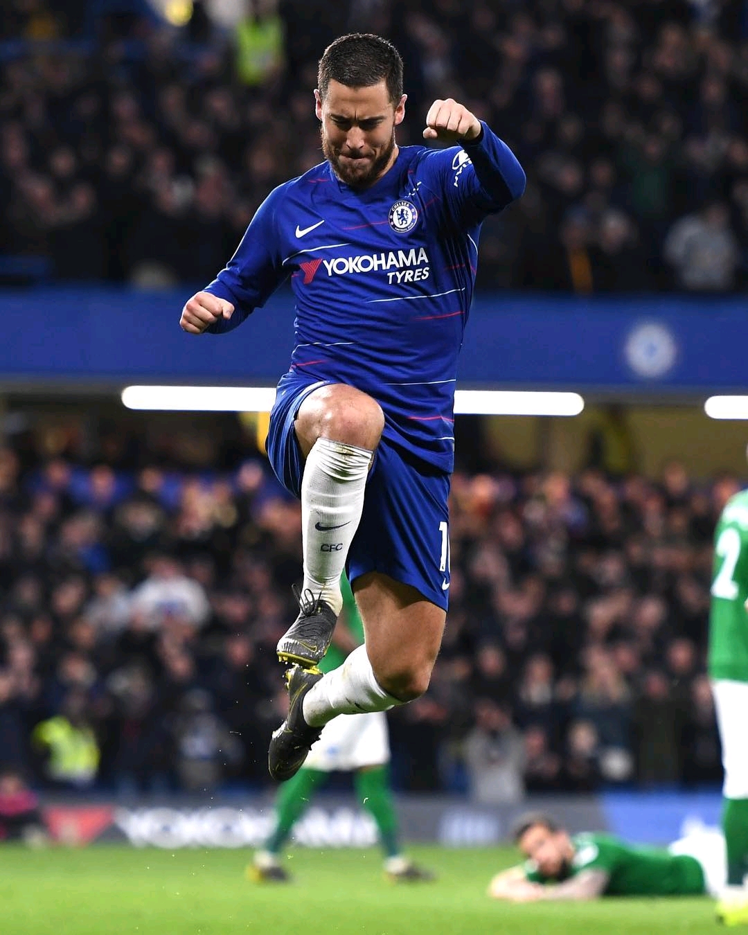 欧冠半场：阿纳别科夫屡送神扑，凯拉特0-0奥林匹亚科斯（欧冠半场：阿纳别科夫高接低挡，凯拉特与奥林匹亚科斯互交白卷）